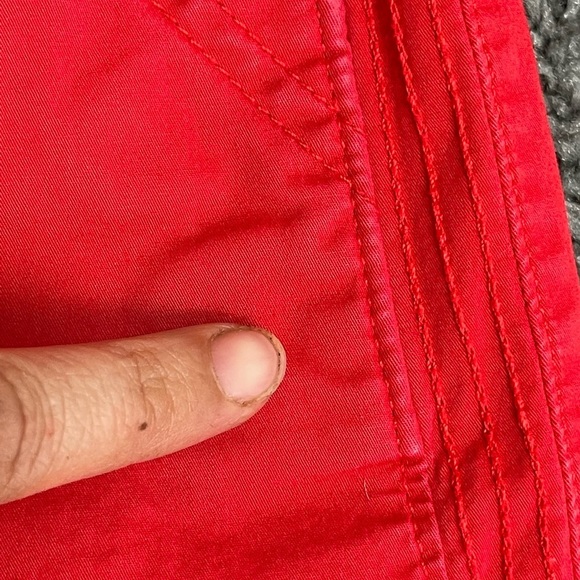 Eddie Bauer red high rise cotton stretch casual shorts. Women’s size 8 - Picture 4 of 16